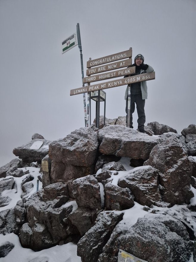 Day 3 | Shipton’s Camp (4200m) – Point Lenana (4985m) – Mintos Camp (4200m) – Meru Bandas (3000m)